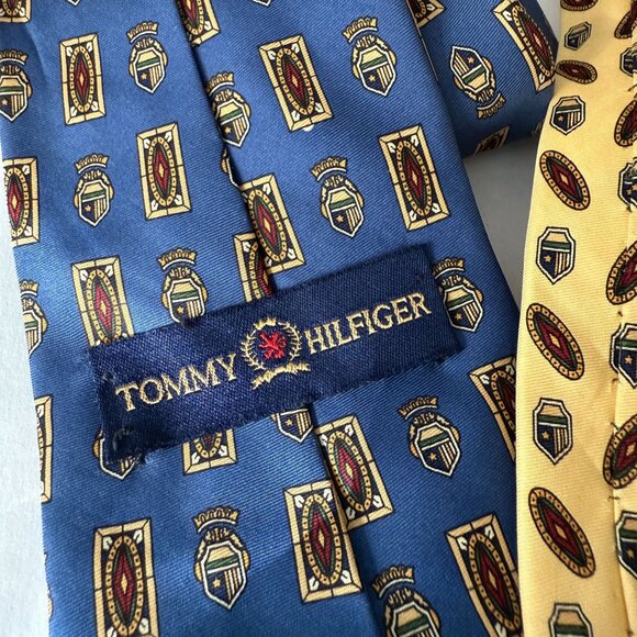 Tommy Hilfiger 100% Silk Tie Navy & Yellow Shield Emblem Design Made In Italy - Picture 10 of 11